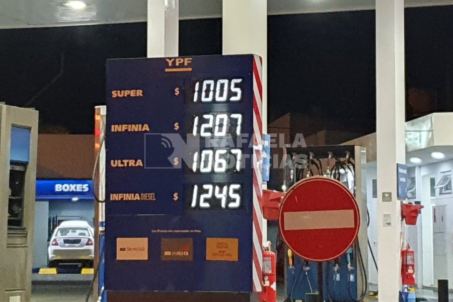 En Rafaela, el aumento ya aparece en las pantallas de las estaciones de servicio.