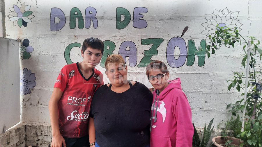 Colo, uno de los hijos de Marta, Marta y Luciana.