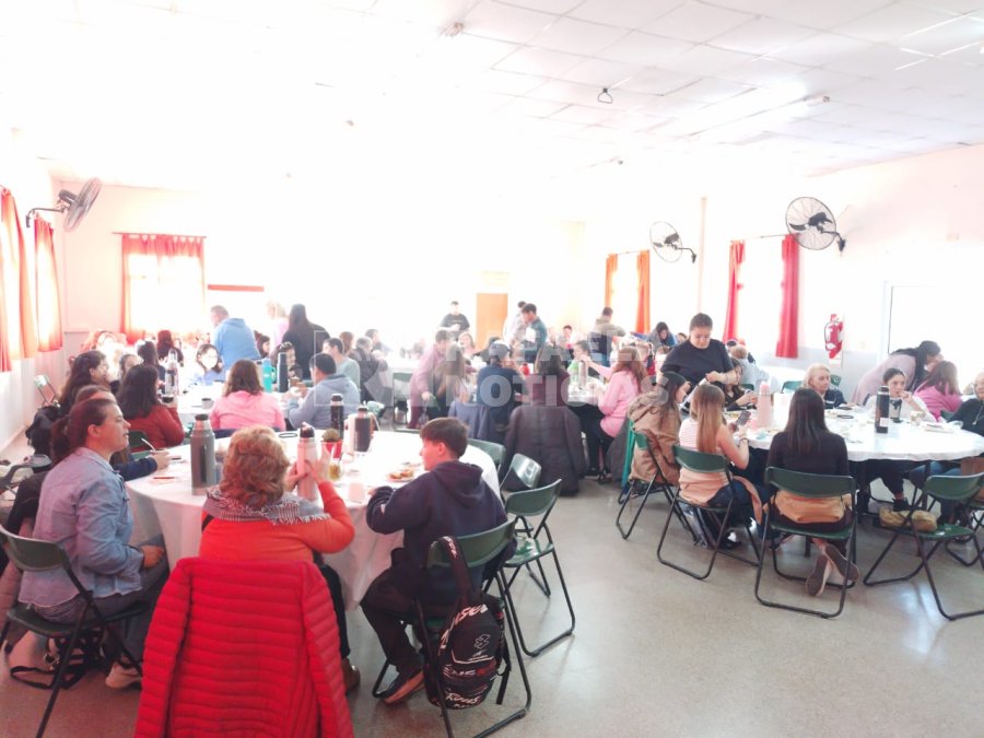 Gran concurrencia de vecinos al T&eacute; Bingo organizado por la Comisi&oacute;n Vecinal.