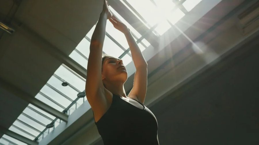 Adem&aacute;s el yoga contribuye a la salud mental y al bienestar general, ofreciendo una conexi&oacute;n profunda con la vida sana