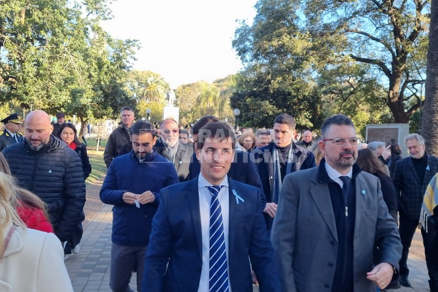 Leonardo Viotti camino al acto central por el 9 de julio