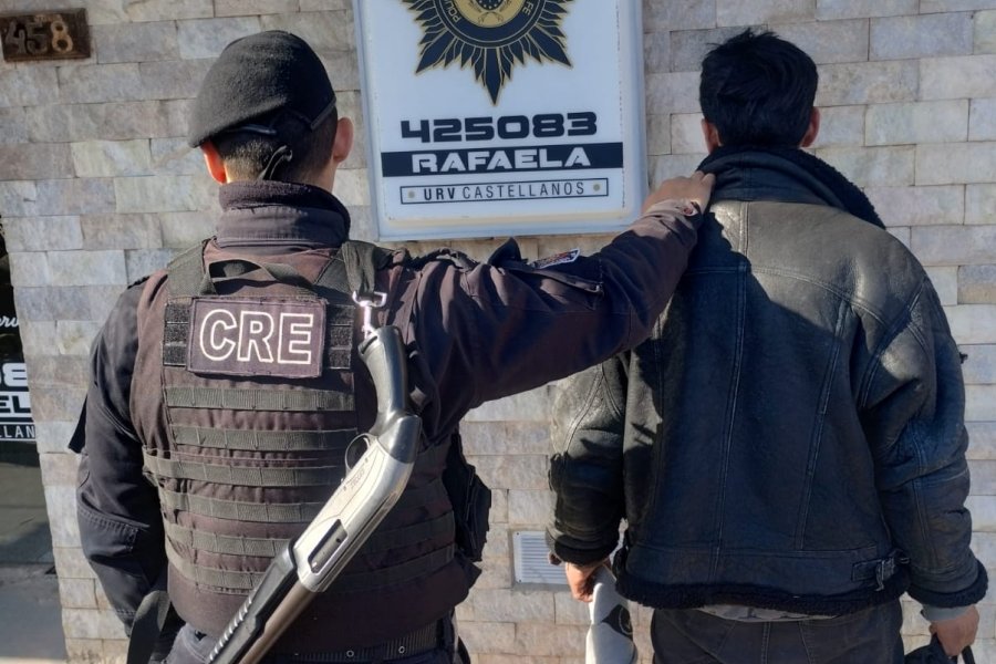 Detenci&oacute;n de quien ten&iacute;a la r&eacute;plica del arma 9 mm.