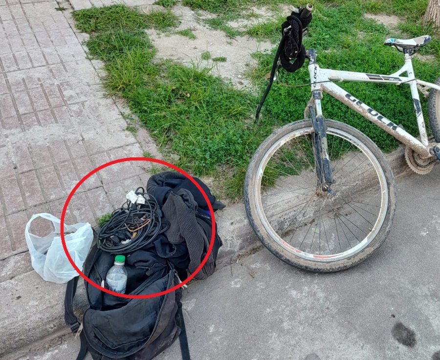 Un sujeto fue interceptado con cables en su mochila.