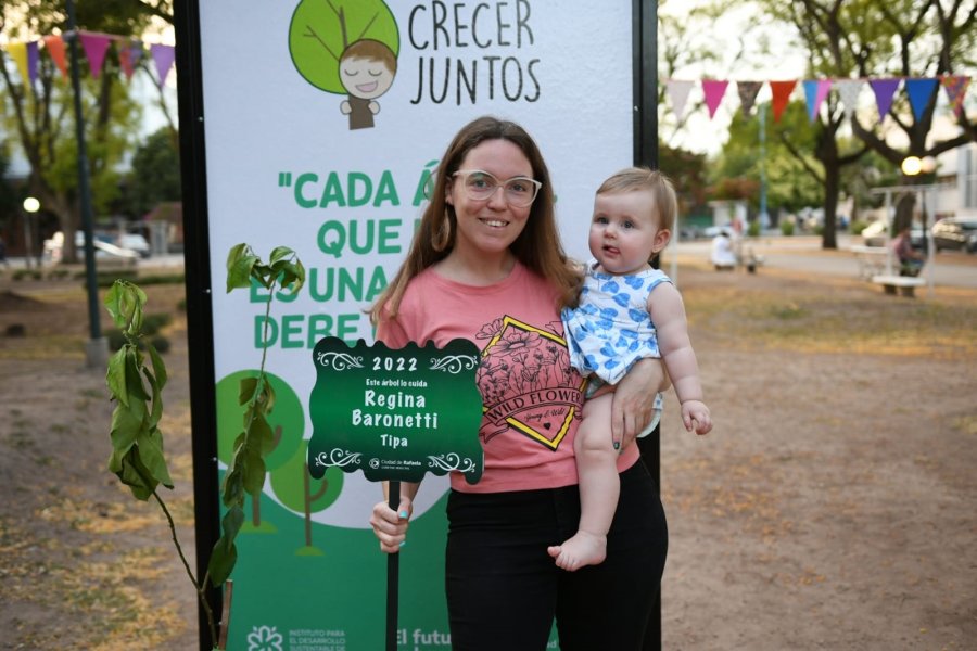 Las familias que tienen ni&ntilde;os de 0 a 3 a&ntilde;os podr&aacute;n ser anotados para que apadrinen un &aacute;rbol en la ciudad