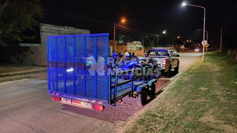 Motyos retenidas en el acceso al 2 de Abril.
