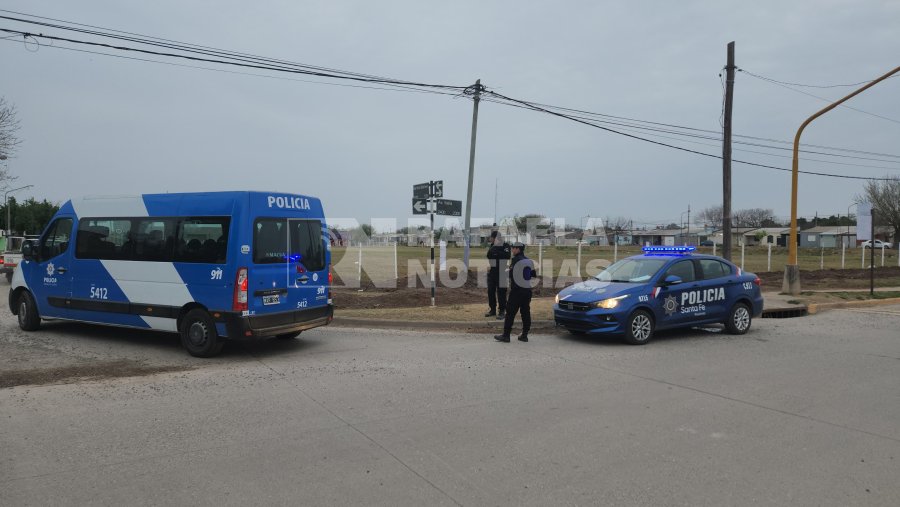 M&aacute;s de una docena de polic&iacute;as se desplegaron en el norte de la ciudad.