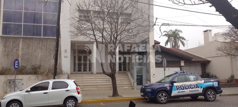 As&iacute; luc&iacute;a el frente del Juzgado Federal hoy. Foto: RN