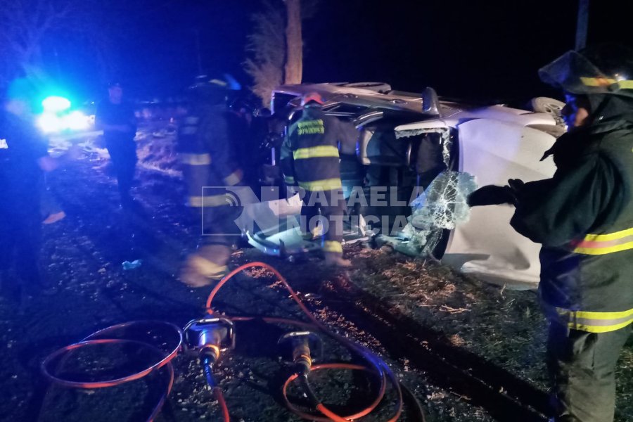 Bomberos trabajando en el rescate