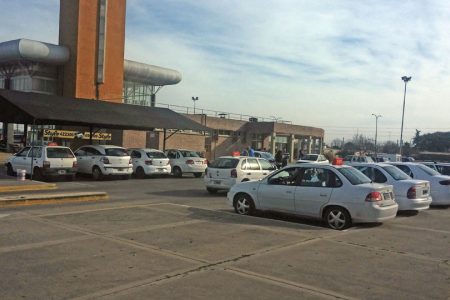 FOTO ILUSTRATIVA - La playa de remises de la empresa Stylo, en la Terminal.