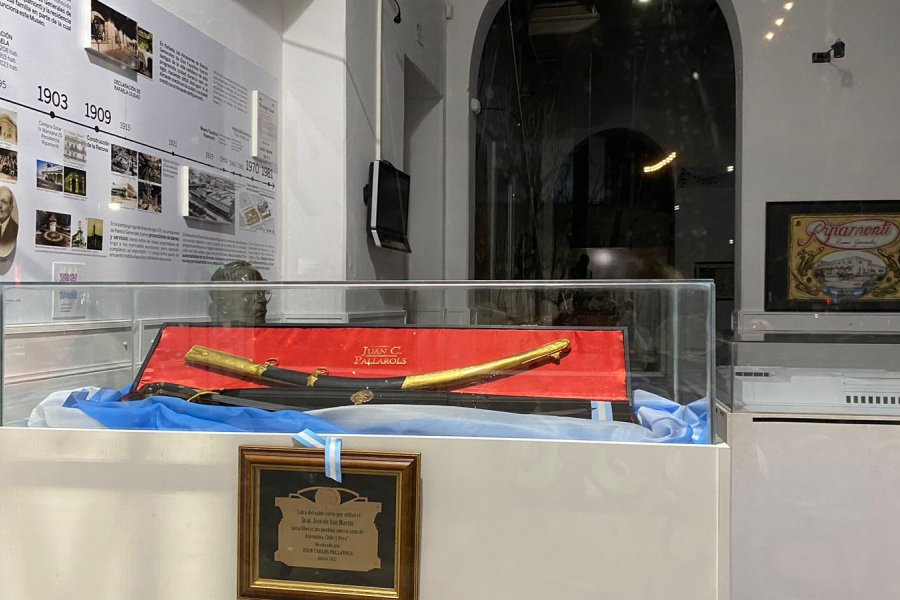 El calco del Sable Corvo de San Mart&iacute;n que se exhibe en el Museo Hist&oacute;rico.