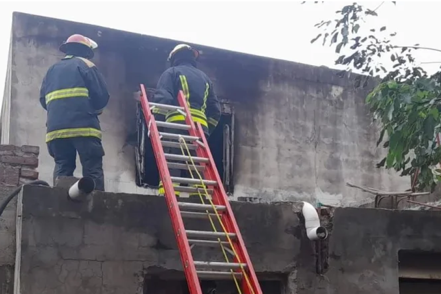 Los bomberos en el lugar de la tragedia.