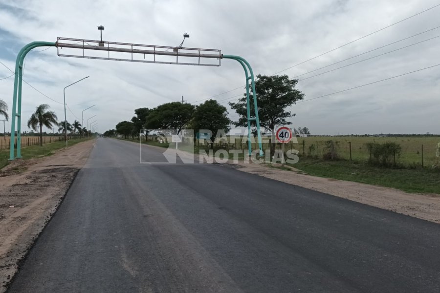 Se repaviment&oacute; completamente el acceso.