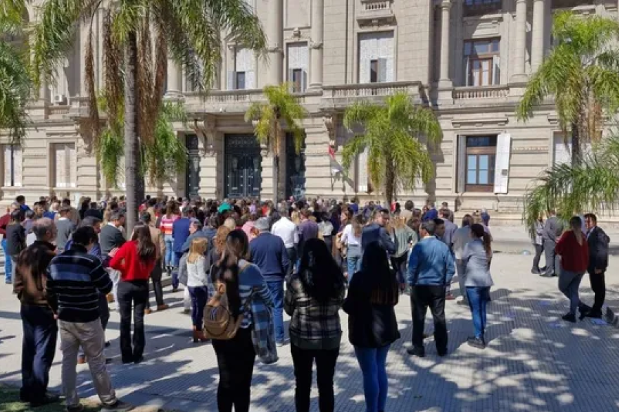 Los judiciales se mantienen en estado de alerta y movilizaci&oacute;n, pero suspendieron medidas de fuerza.