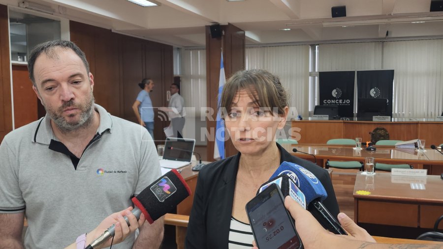 Bravino fue la encargada de defender el proyecto oficial. Foto: RN