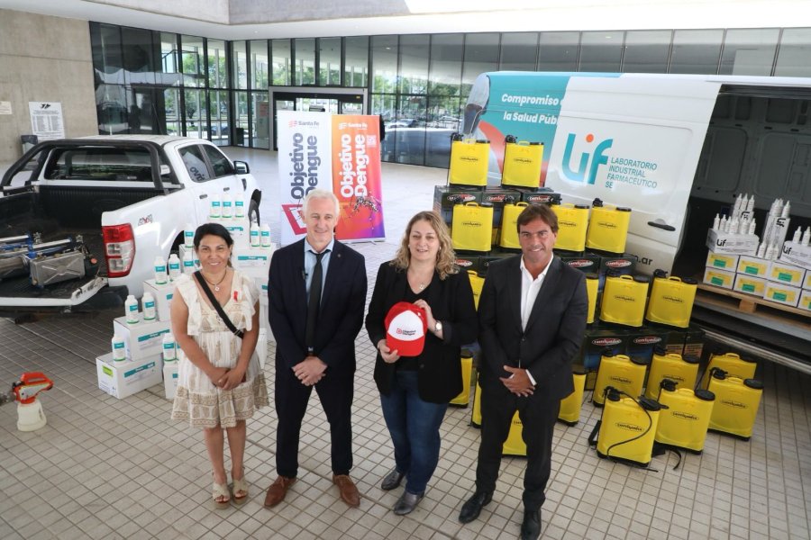 Funcionarios provinciales encabezaron la presentaci&oacute;n de los insumos adquiridos. Foto: Prensa