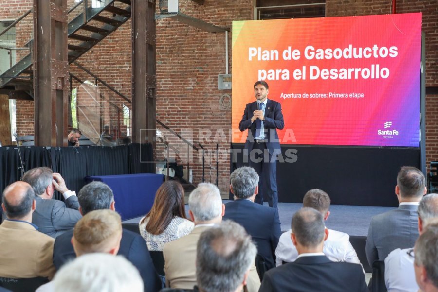 Pullaro durante un momento del acto.