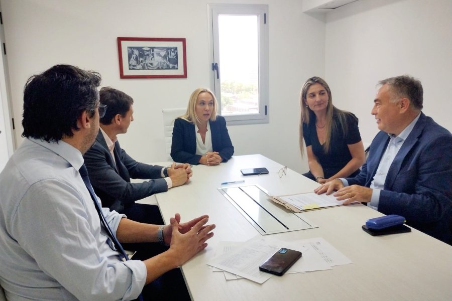 Reuni&oacute;n donde se formaliz&oacute; el convenio.