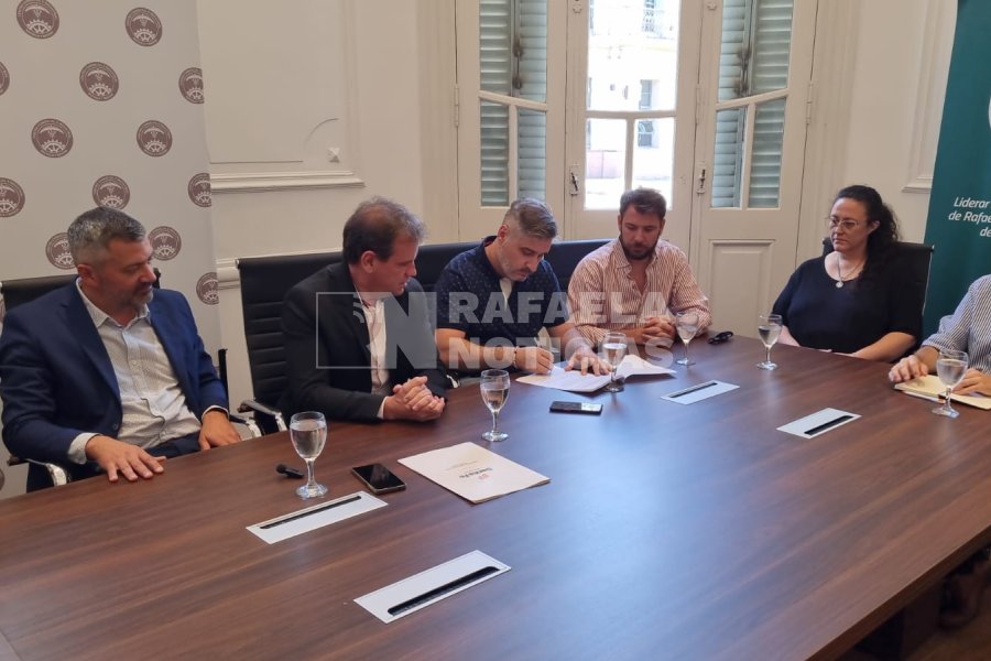 Los convenios se firmaron poco despu&eacute;s del mediod&iacute;a de este jueves.