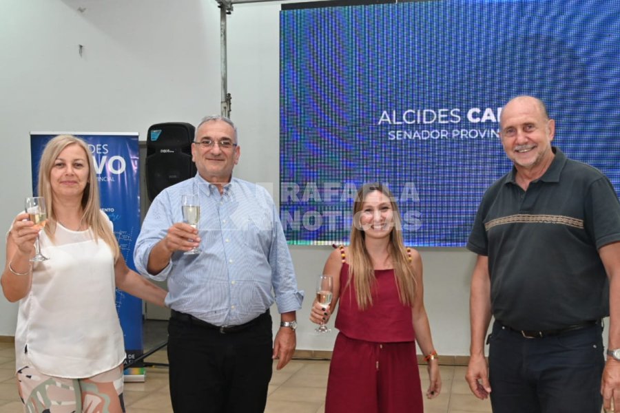 Calvo junto a su esposa, la Ing. Chivallero y el diputado provincial Perotti.
