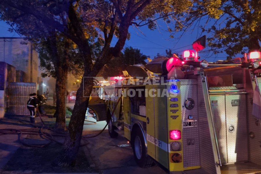 El incendio se desat&oacute; en la noche del jueves