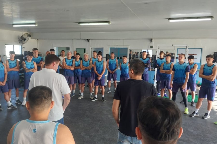 Los jugadores fueron recibidos por los miembros de la Secretar&iacute;a T&eacute;cnica