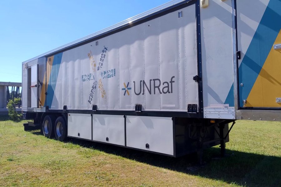 El aula m&oacute;vil de la UNRaf, presente en Sunchales.