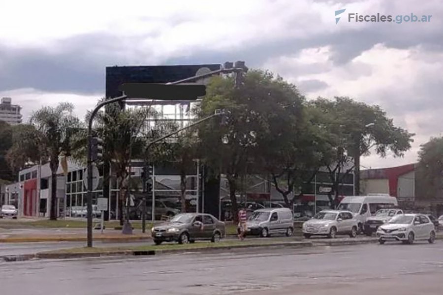 Uno de los lotes en el macrocentro de la ciudad de Santa Fe utilizados en presuntas maniobras de defraudaci&oacute;n para montar locales del rubro automotor.