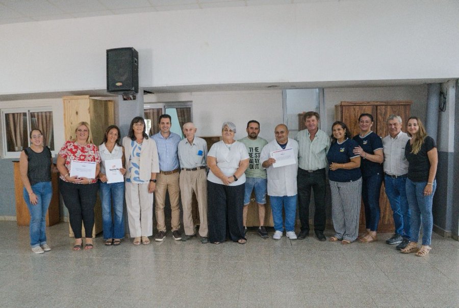 Autoridades presentes en el acto.