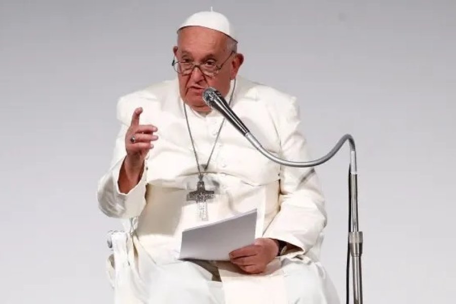 Papa Francisco: padece neumon&iacute;a bilateral.