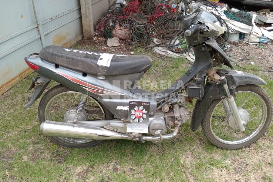 La motocicleta recuperada en un dep&oacute;sito municipal.