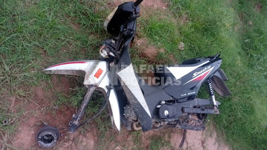 Moto desguazada en la zona Oeste.