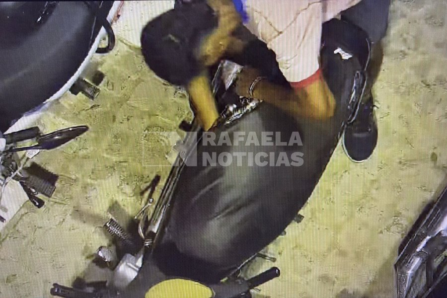 Sorprendido en acci&oacute;n mientras forzaba la baulera de una moto.