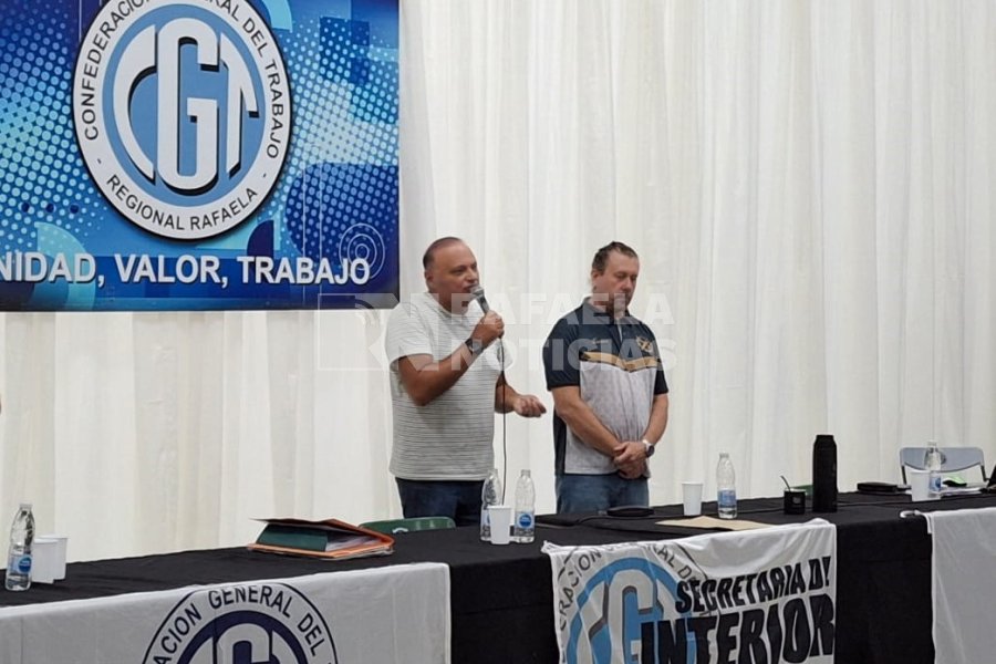 Oesquer dirigi&eacute;ndose a los presentes.
