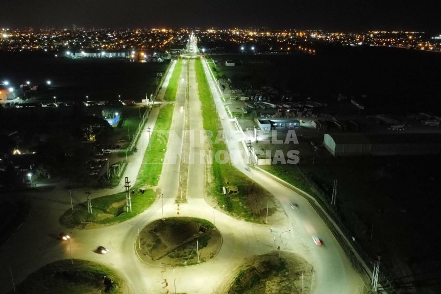 Acceso Oeste completamente iluminado, por lo menos hasta el puente sobre la Variante.