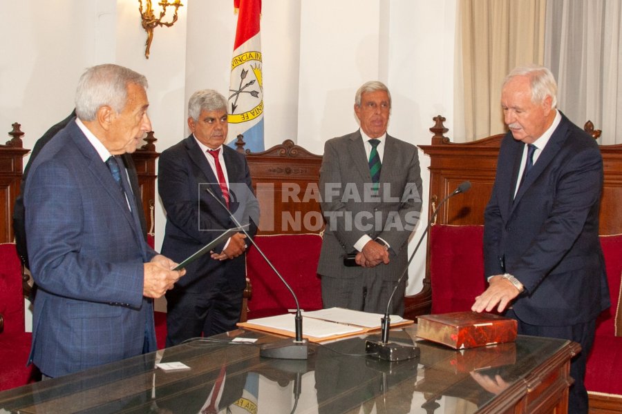 El momento del juramento del nuevo ministro de la Corte.