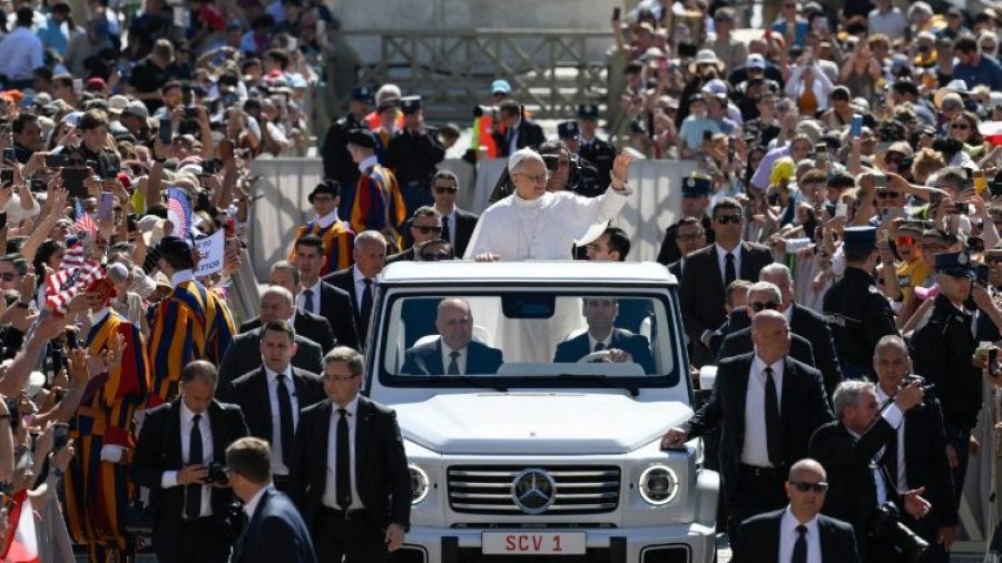 El jeep del Papa en la Plaza de San Pedro   (@Vatican Media)