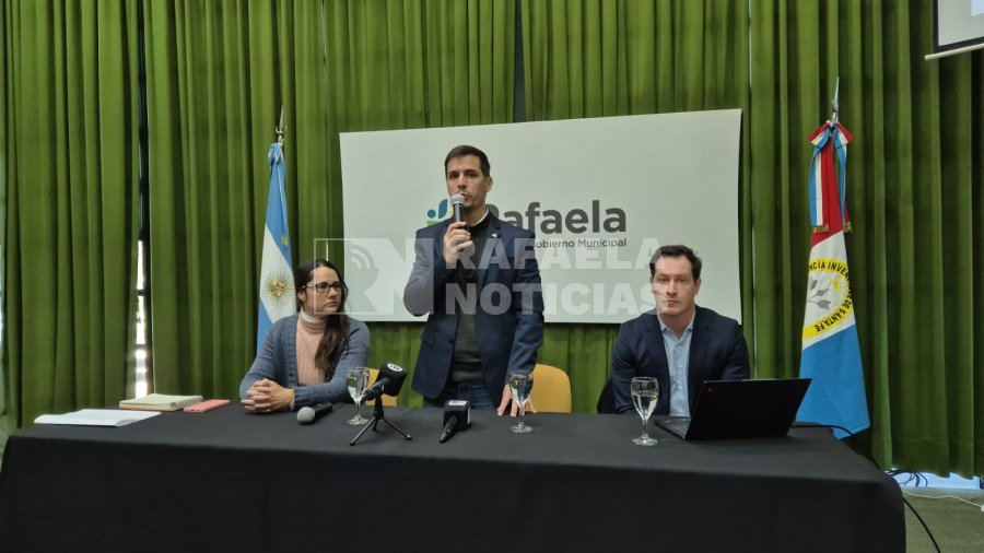 Vidal, Viotti y Lagrutta, durante los anuncios.