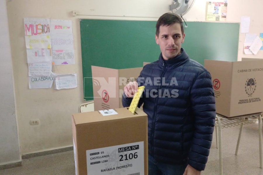 Viotti en el momento de emitir su voto.