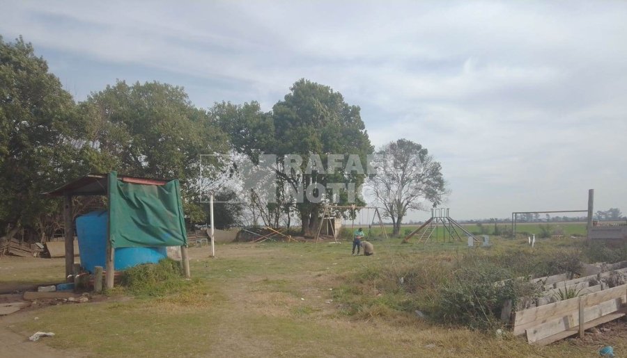 Asentamiento sur, detr&aacute;s del cementerio municipal.
