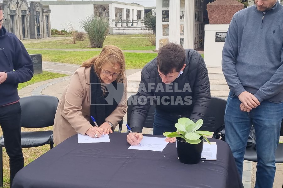 La firma de convenios implica que estudiantes del profesorado de historia hagan tareas de campo en el lugar