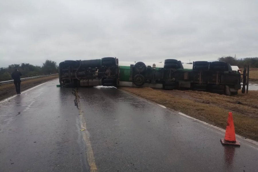 El accidente hace que la Ruta 34 permanezca cortada.