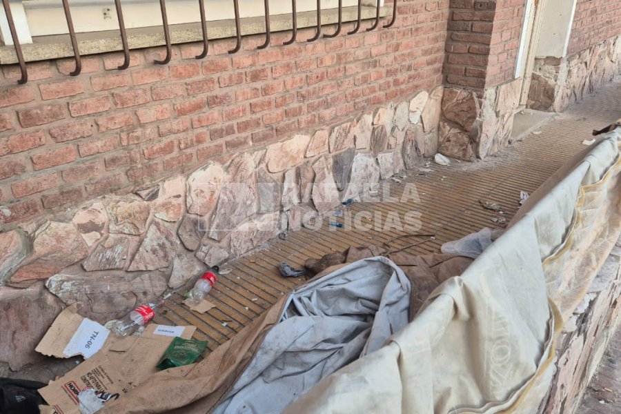 Suciedad y descontrol en una vivienda de barrio 30 de octubre.