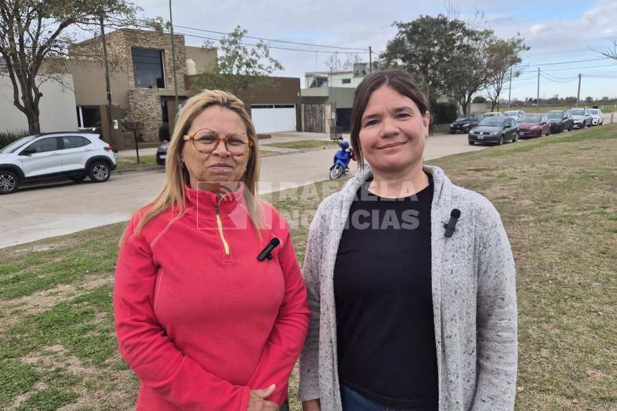 Julieta Merke y Sandra Guzm&aacute;n, presidenta y secretaria de la Comisi&oacute;n Vecinal de barrio El Bosque.