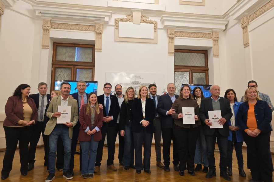 El acto de firma de convenios del Programa 1000 Aulas se realiz&oacute; en el Sal&oacute;n Blanco de la Casa de Gobierno.