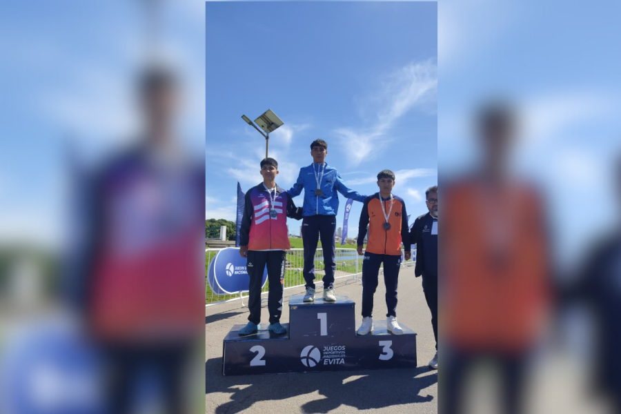 Federico en el podio de una de las pruebas de ciclismo de ruta