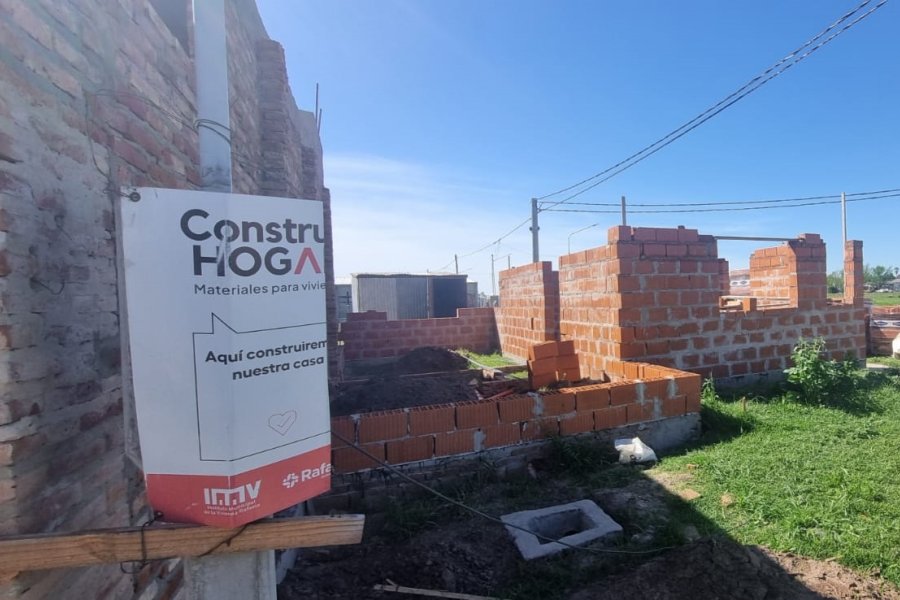 Actualmente, ya se construye la primera vivienda dentro del programa, mientras que otras cuatro se encuentran en etapa final para la entrega de materiales.