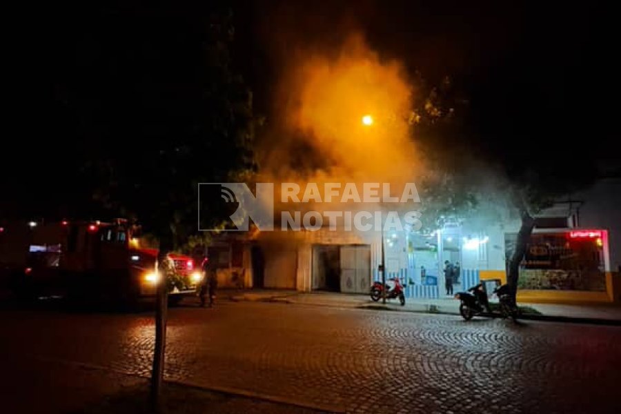 El incendio se registr&oacute; cerca de la medianoche