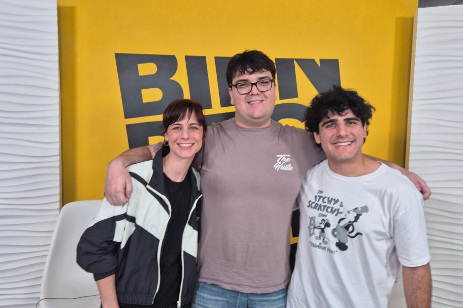 Parte del equipo de j&oacute;venes rafaelinos que crean videojuegos.