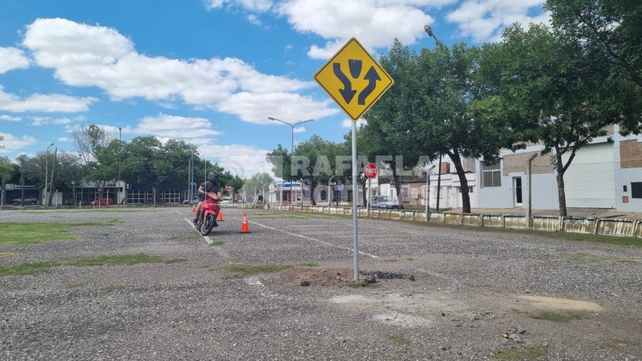 Moto escuela se realiza los s&aacute;bados en el predio de La Flor.