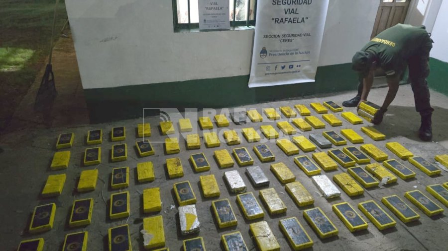 En la camioneta transportaban m&aacute;s de 105 kilos de coca&iacute;na.